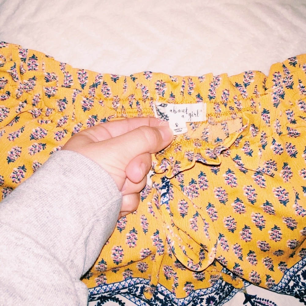 Shorts - Picture 2 of 4